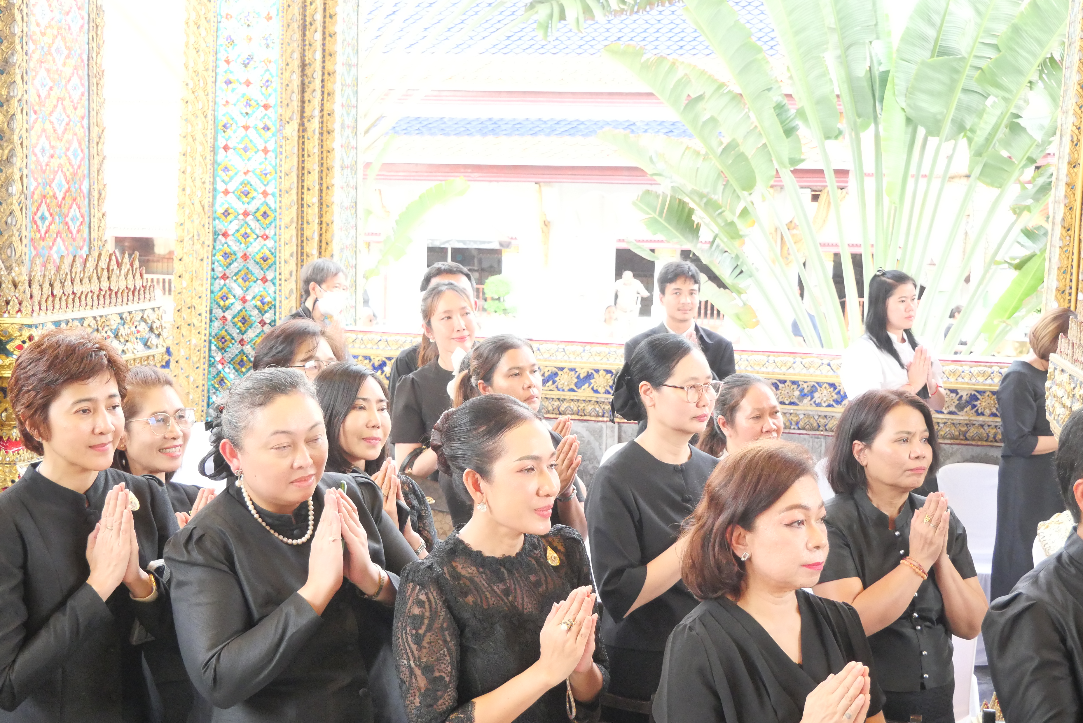 title - ส.ป.ก. ร่วมพิธีสวดพระพุทธมนต์ และเจริญจิตตภาวนาอุทิศถวายพระราชกุศลแด่ สมเด็จพระนางเจ้าสิริกิติ์ พระบรมราชินีนาถ พระบรมราชชนนีพันปีหลวง ณ พระอุโบสถวัดพระศรีรัตนศาสดาราม